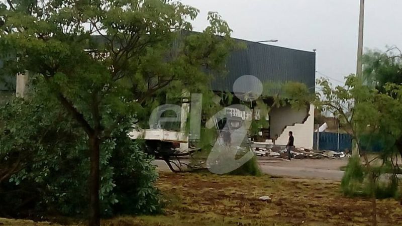 El fuerte viento desplomó la estructura de un gimnasio y dejó sin techo a vecinos