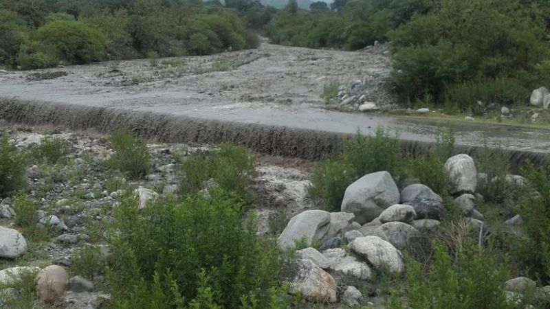 Precaución en la ruta 14 por desborde del badén en San Pablo