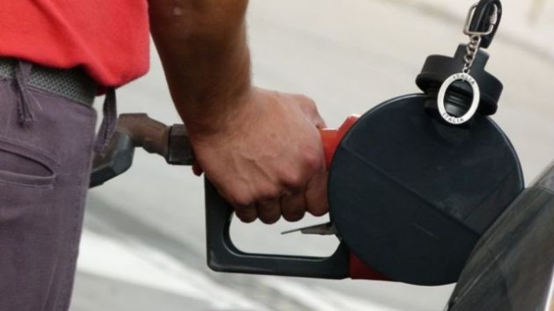 Se aplica desde anoche el aumento de 8% a los combustibles