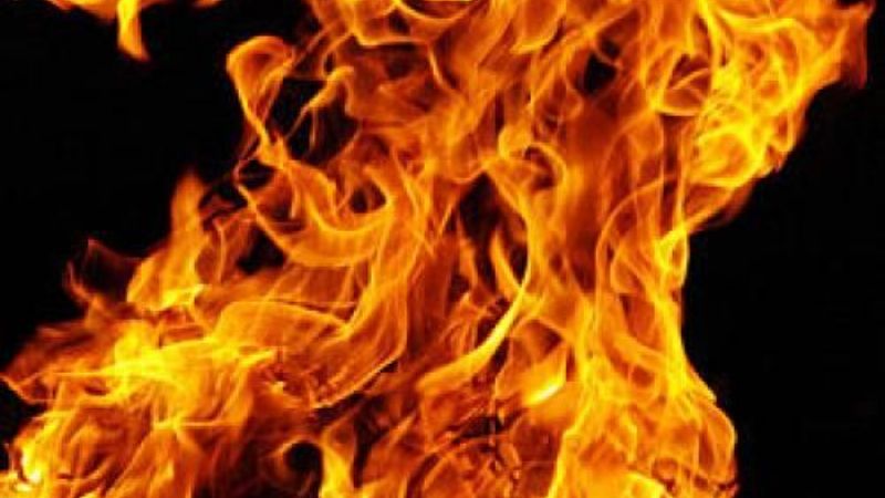 Quemaba basura y provocó un incendio en el patio