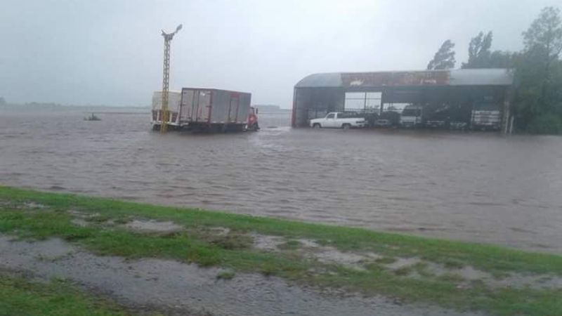 Cientos de evacuados por inundaciones al sur de Santa Fe