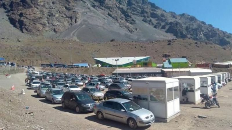 Una turista se descompensó y murió mientras esperaba cruzar a Chile
