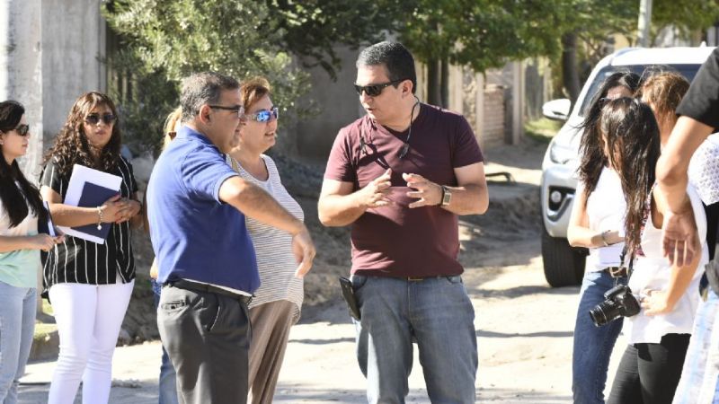 Jalil recorrió los barrios La Esperanza y Magisterio por el inicio de las obras