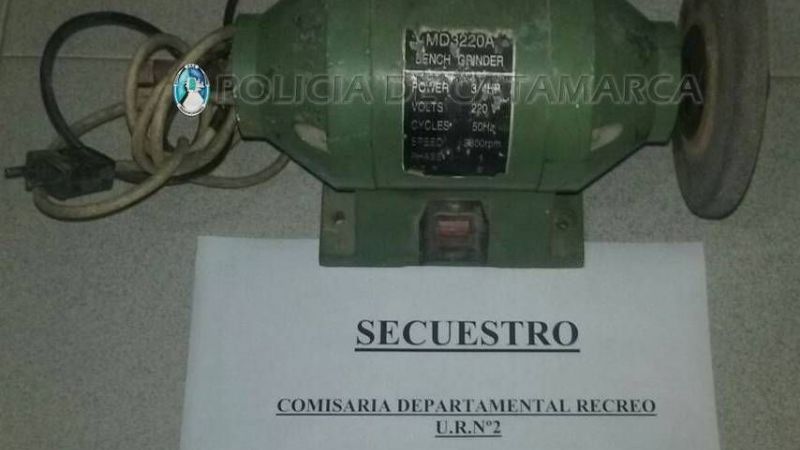 Dos jóvenes aprehendidos tras ser sorprendidos perpetrando un robo en La Paz