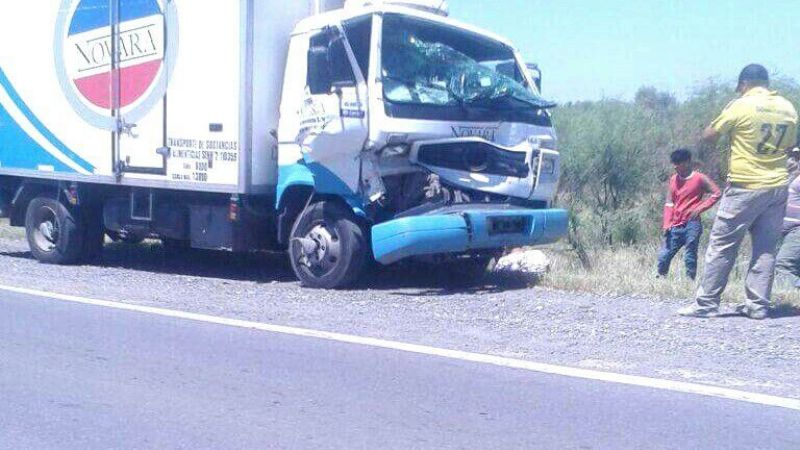 Camión embistió de atrás a una camioneta en la ruta 157