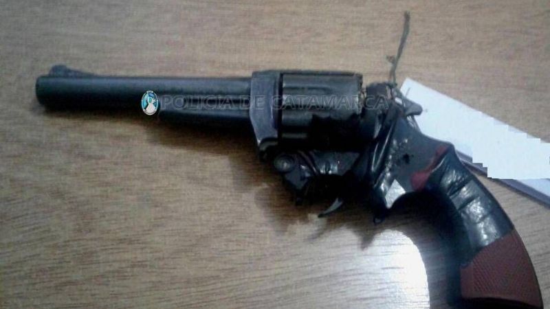 Amenazó a personas con una réplica de arma de fuego