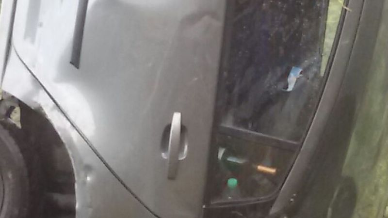 Rescataron un auto volcado