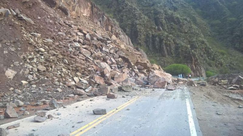 Derrumbes e intensa lluvia interrumpen tránsito por la Quebrada de Belén