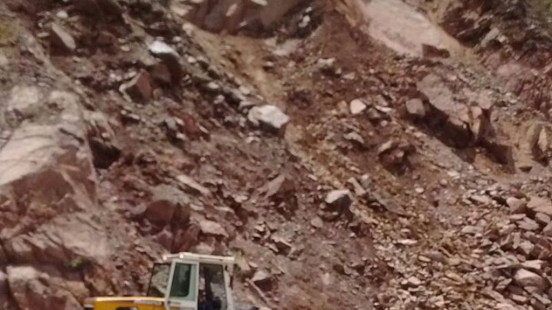 Retiran derrumbes en la ruta 40