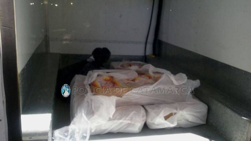 Secuestran pollos en un control caminero