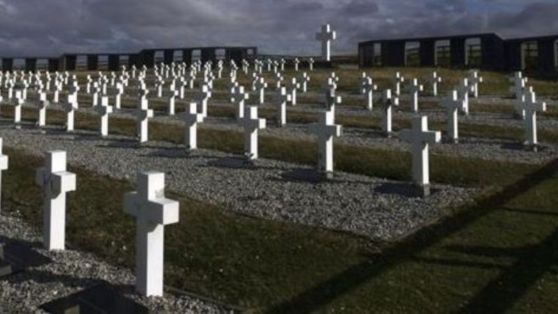 Imagen de la Virgen de Luján fue destrozada en Malvinas