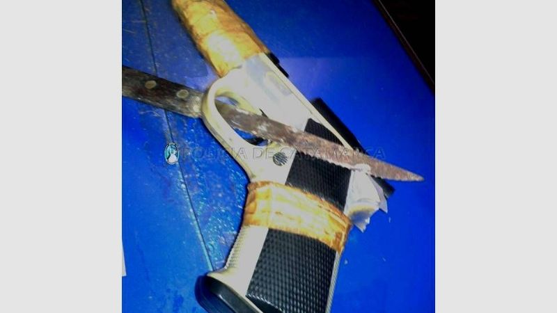 En un desorden familiar, un hombre amenazó con un cuchillo y la réplica de arma de fuego