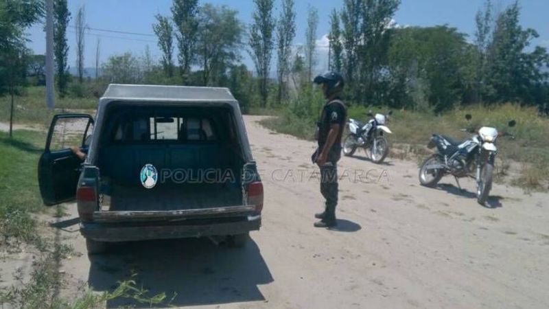 Sorprendieron a dos personas cuando robaban materiales de construcción