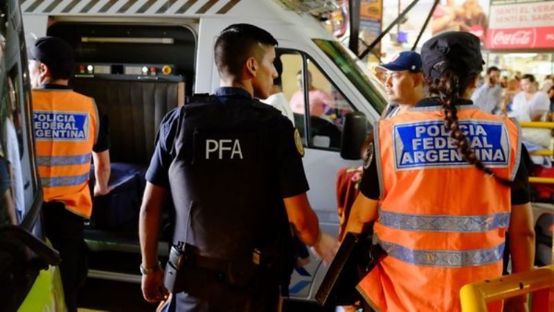 Macri ya firmó decreto que permitirá expulsar a delincuentes extranjeros