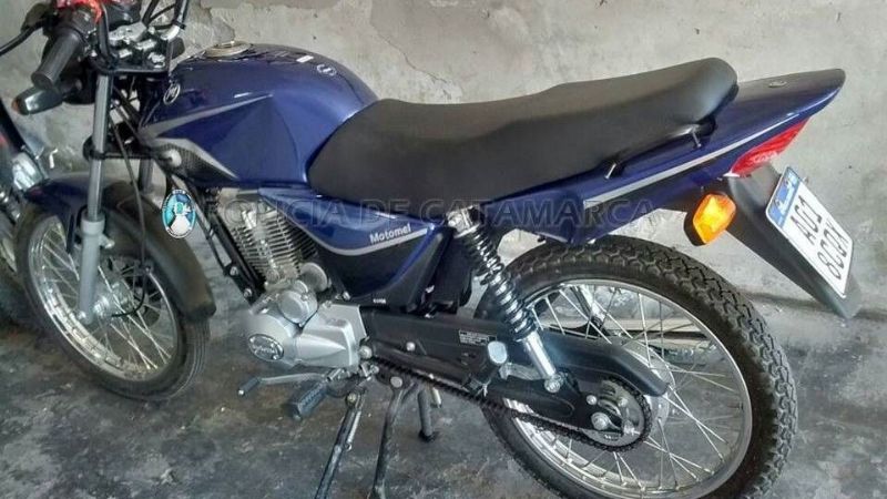 Aprehenden a dos jóvenes y secuestran una motocicleta