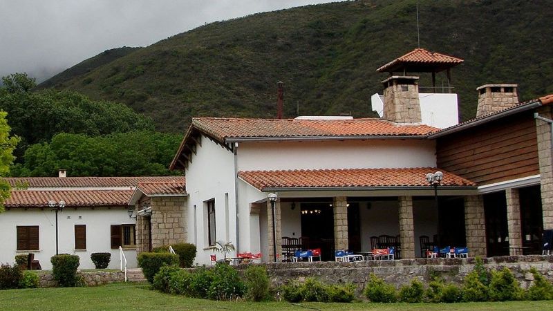 Agredieron a un policía en la Hostería de El Rodeo