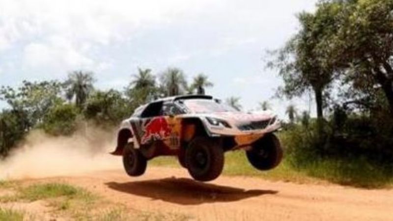 El francés Loeb lidera los autos y el argentino Copetti los “cuatris”