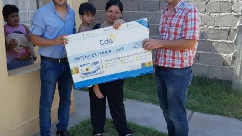 Entregan equipos de TDA