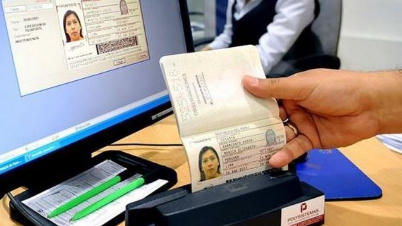 Macri modificó la ley de Migraciones, que endurece controles