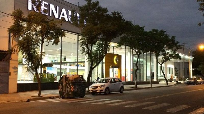 Se robaron una camioneta que estaba en exhibición