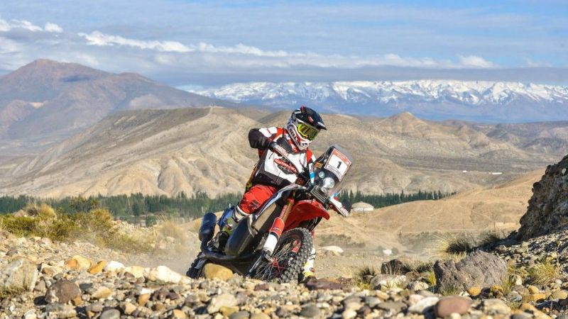 El austríaco Walkner ganó en motos, donde lidera Barreda y abandonó Price