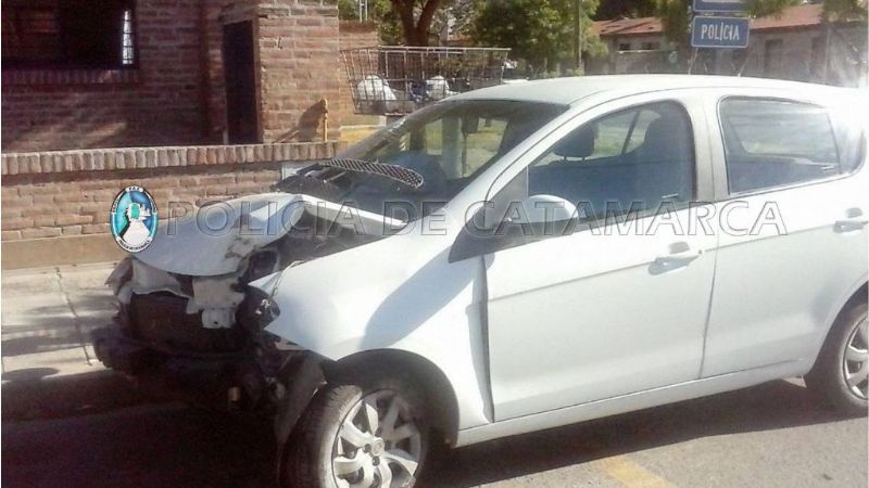 Chocó contra un poste del alumbrado público