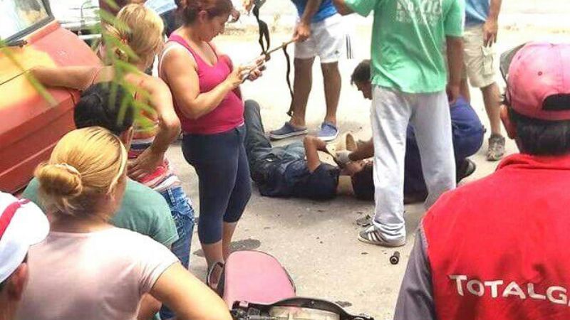 Motociclista impactó contra un camión estacionado