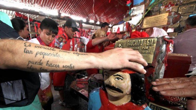 Una multitud junto al Gauchito Gil