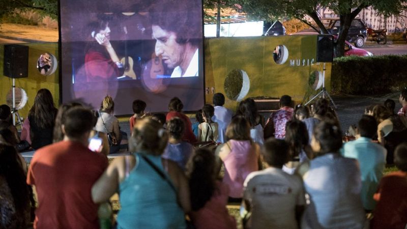 Inició el recorrido del Cine Móvil