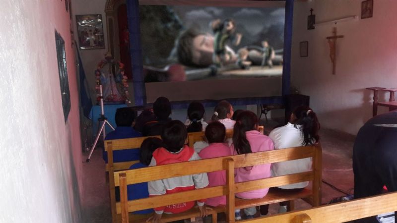 Inició el recorrido del Cine Móvil