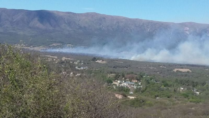 Por importante incendio, salió de servicio línea de media tensión
