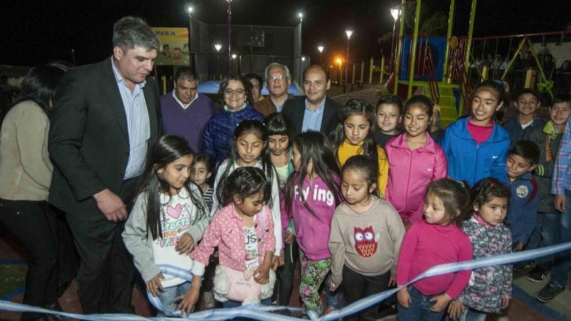 Lucía inauguró obras en Aconquija