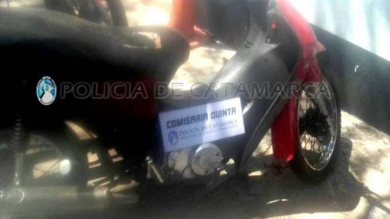 Recuperan una moto en la que se trasladaban dos arrebatadores