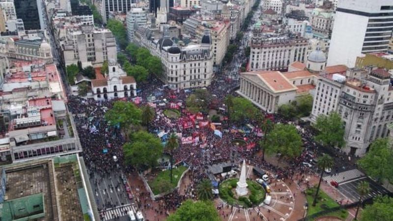 Miles de personas marcharon a dos meses de la desaparición de Santiago Maldonado
