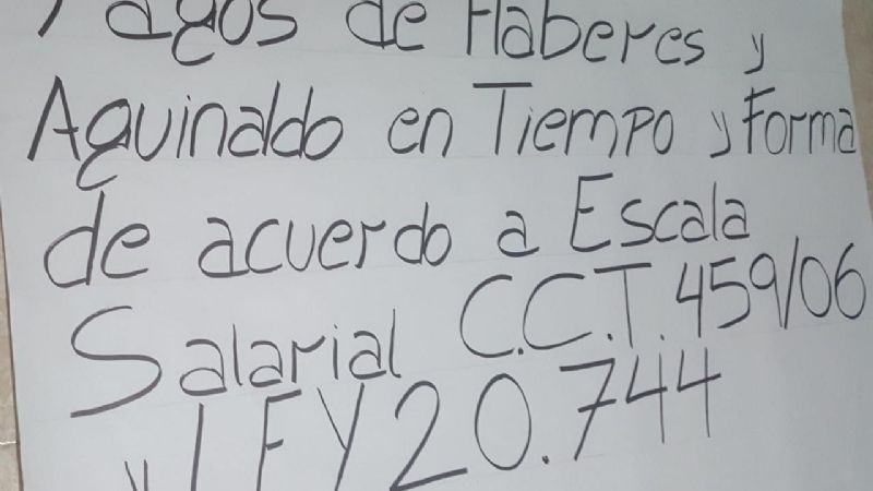 Empleados toman sede de EMECOR
