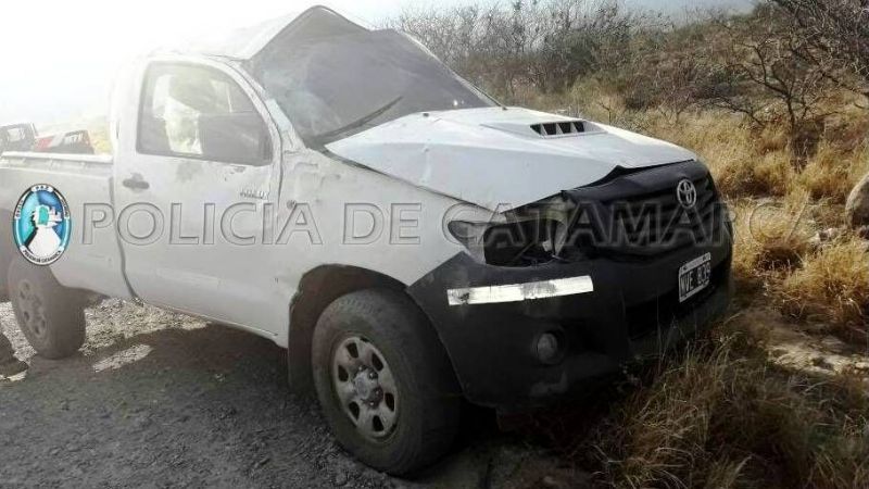 Volcó una camioneta y motociclistas se arrojaron para evitar ser arrollados