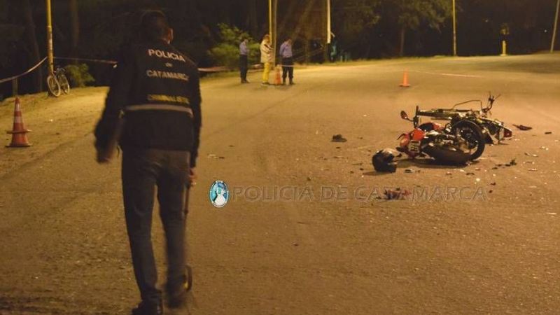 Violento choque entre dos motos: un muerto
