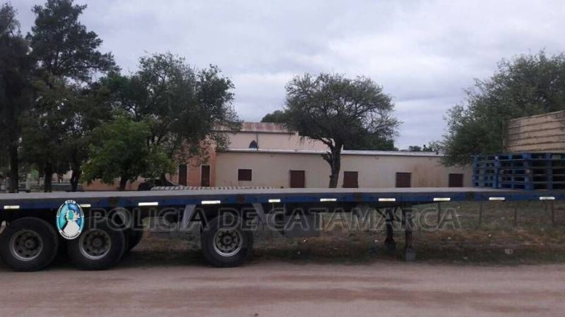 Encuentran en Bañado de Ovanta un acoplado robado en Santiago del Estero