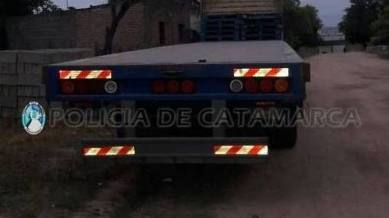 Encuentran en Bañado de Ovanta un acoplado robado en Santiago del Estero