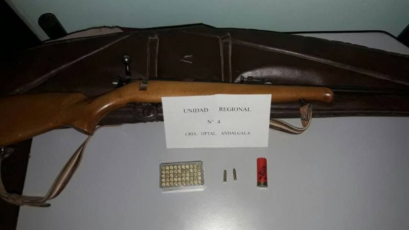 Amenazó de muerte a su ex pareja y otra mujer con un rifle