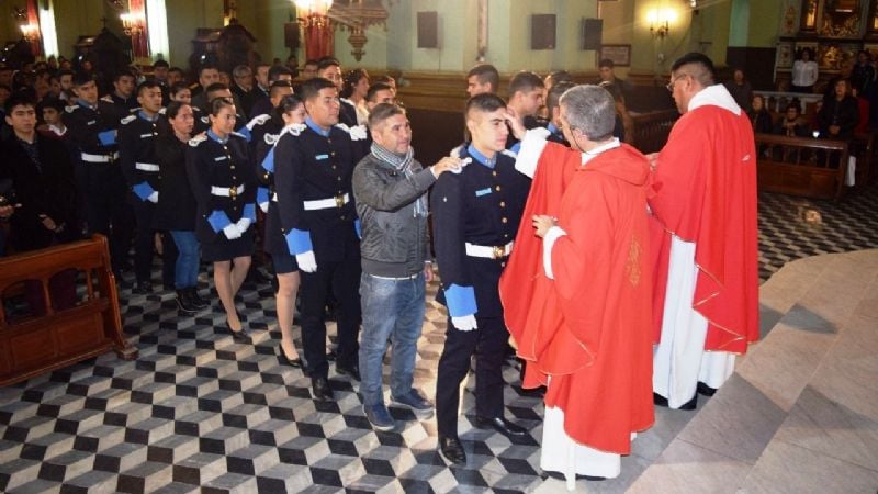 Cadetes y aspirantes de la Policía recibieron Sacramentos en la Catedral
