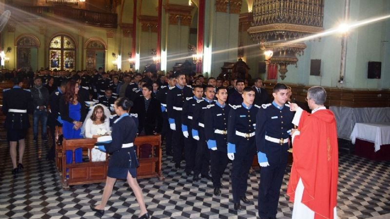 Cadetes y aspirantes de la Policía recibieron Sacramentos en la Catedral