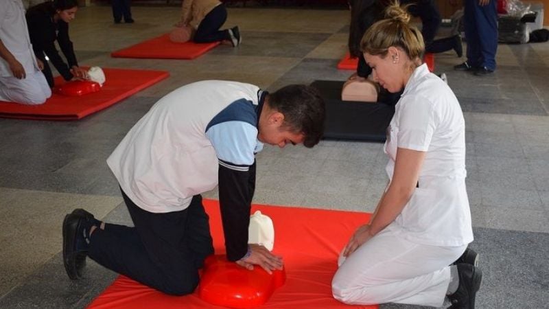 Alumnos recibieron capacitación en RCP