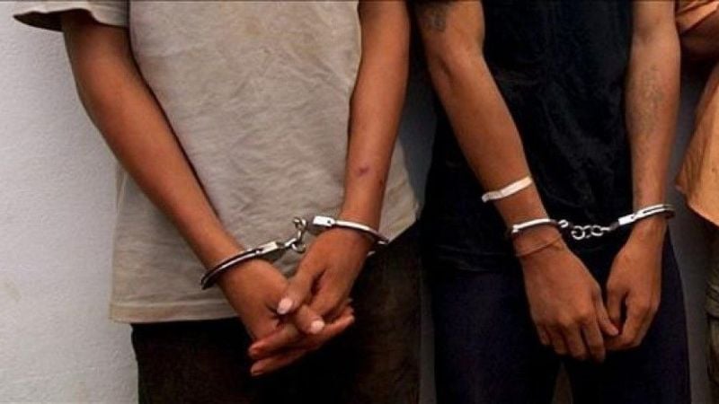 Tres jóvenes atrapados por la policía por hechos delictivos