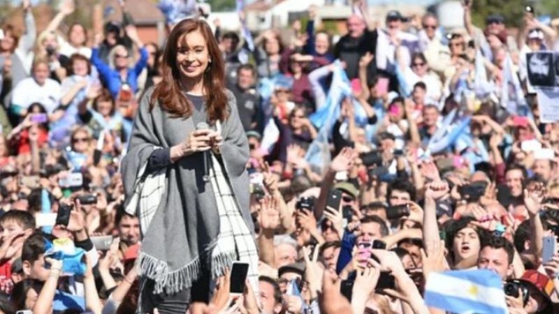 Cristina encabezó un acto en Mar del Plata con críticas al Coloquio de IDEA