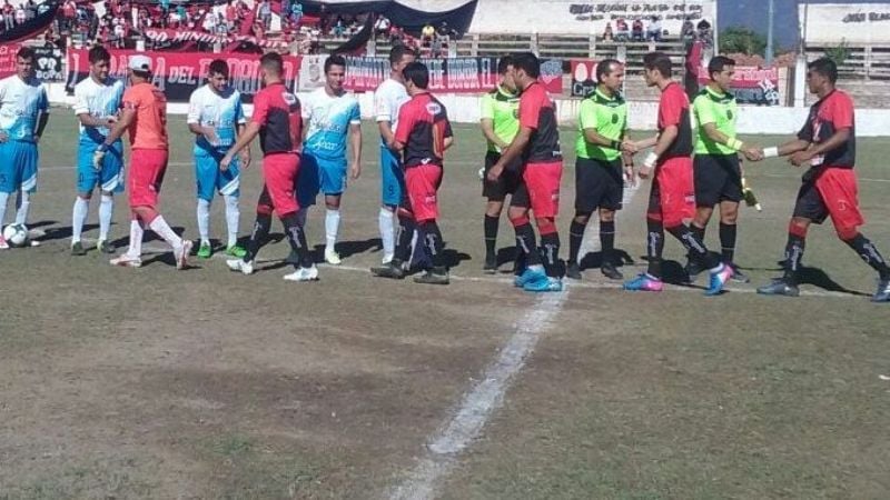 El “Sagrado” se complicó con sus errores y perdió