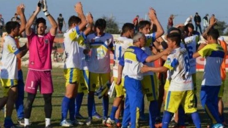 Policial con el objetivo de ser el único escolta