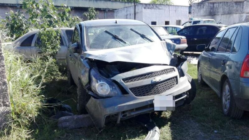 Dejó su auto en el lavadero, un empleado lo usó y volcó en la ruta