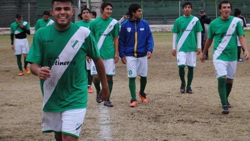 Le costó, pero al final “Defe” ganó y recuperó la cima
