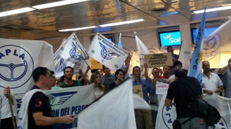 Los gremios aeronáuticos retoman las negociaciones paritarias